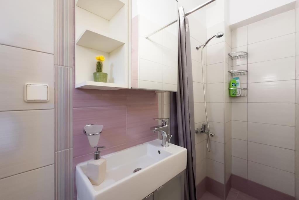 Apartament Pagrati Cozy Retreat Ateny Zewnętrze zdjęcie